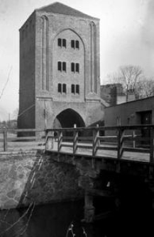 Brama Młyńska - widok od ulicy Dominikańskiej