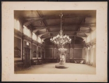 Fotografia czarno-biała wnętrza Sali zebrań II Domu Kuracyjnego w Sopocie
