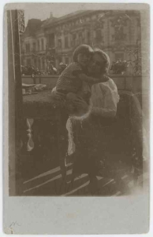 Poczt&oacute;wka fotograficzna, matka z dzieckiem