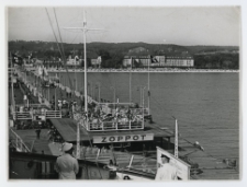 Black and white photograph &lsquo;Blick auf Steg Kasino-Hotel und Kurhaus&rsquo;.