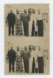 Fotografia czarno-biała, podw&oacute;jna przedstawiająca mężczyzn przed Kasino Zoppot