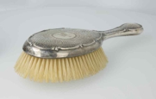 Szczotka z włosiem ż&oacute;łtym w owalnej oprawie z monogramem MG