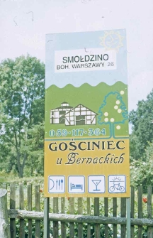Tablica-Pensjonat u Bernackich w Smołdzinie